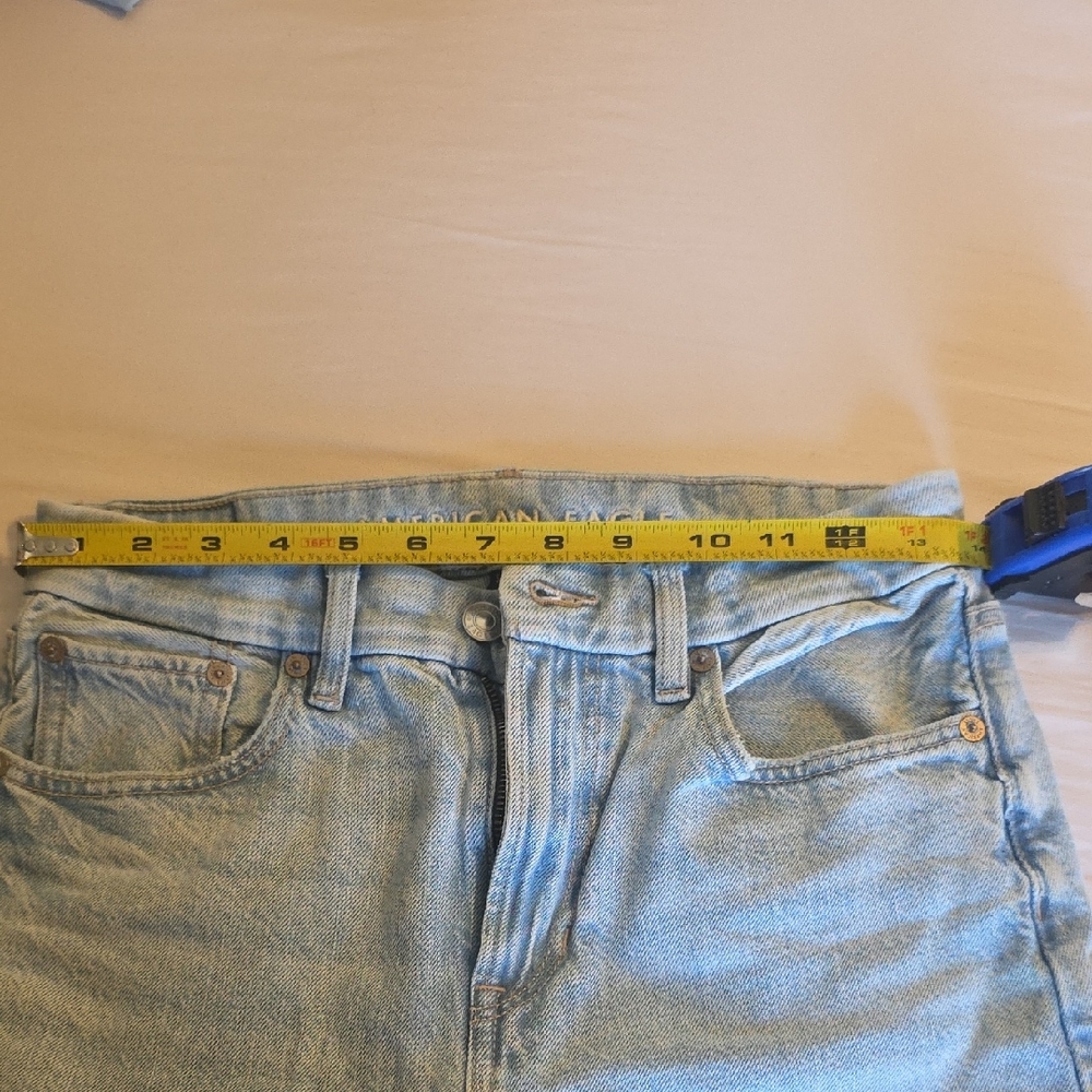 American Eagle Light Wash Wide Straight Leg Strigid Jeans Size 2 28" Inseam - Picture 9 of 10